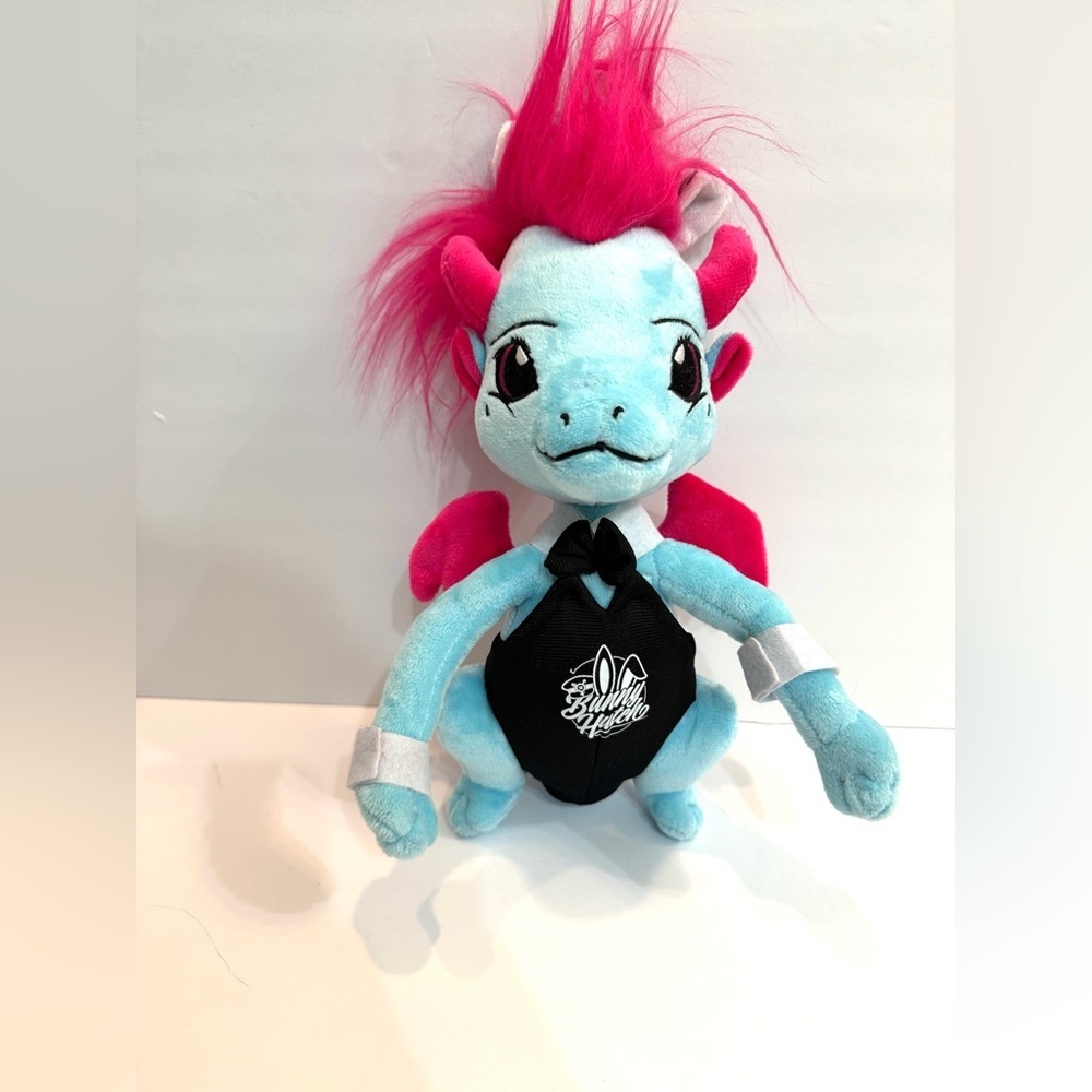 DRAGONCON Bunny Hutch Theme Turquoise Dragon Plush W/ Costume 2025 LMT Edition